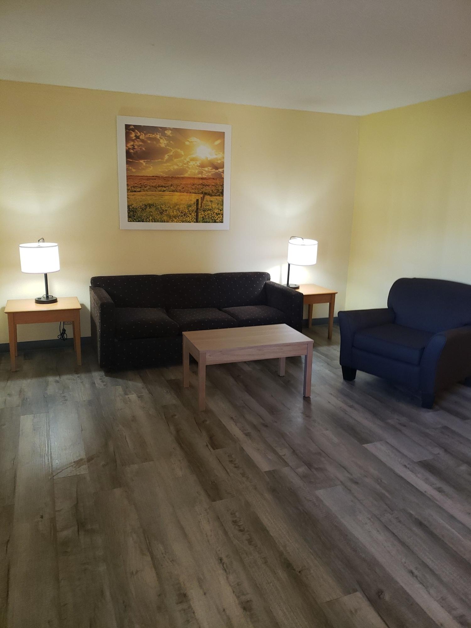 Days Inn & Suites By Wyndham קלוביס מראה חיצוני תמונה