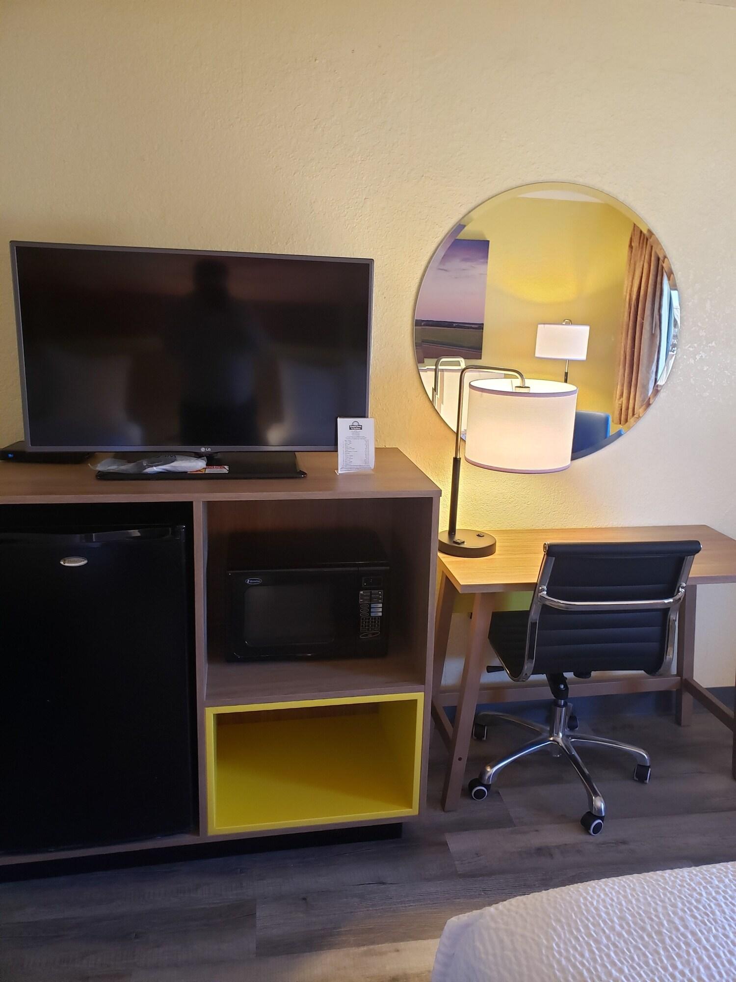 Days Inn & Suites By Wyndham קלוביס מראה חיצוני תמונה