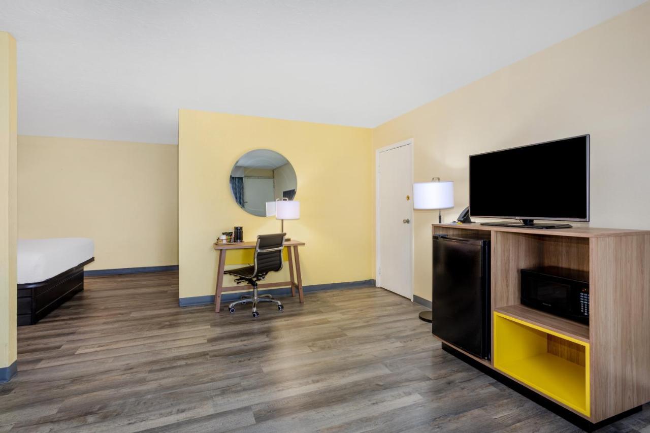 Days Inn & Suites By Wyndham קלוביס מראה חיצוני תמונה