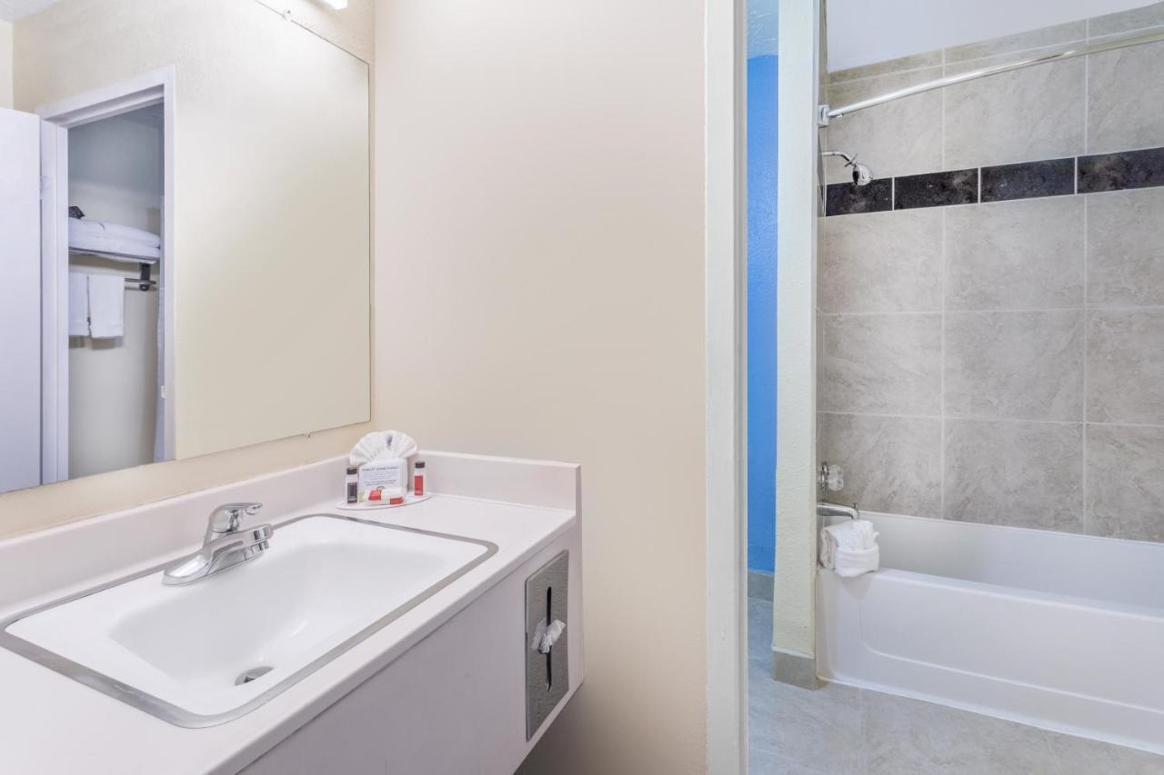 Days Inn & Suites By Wyndham קלוביס מראה חיצוני תמונה