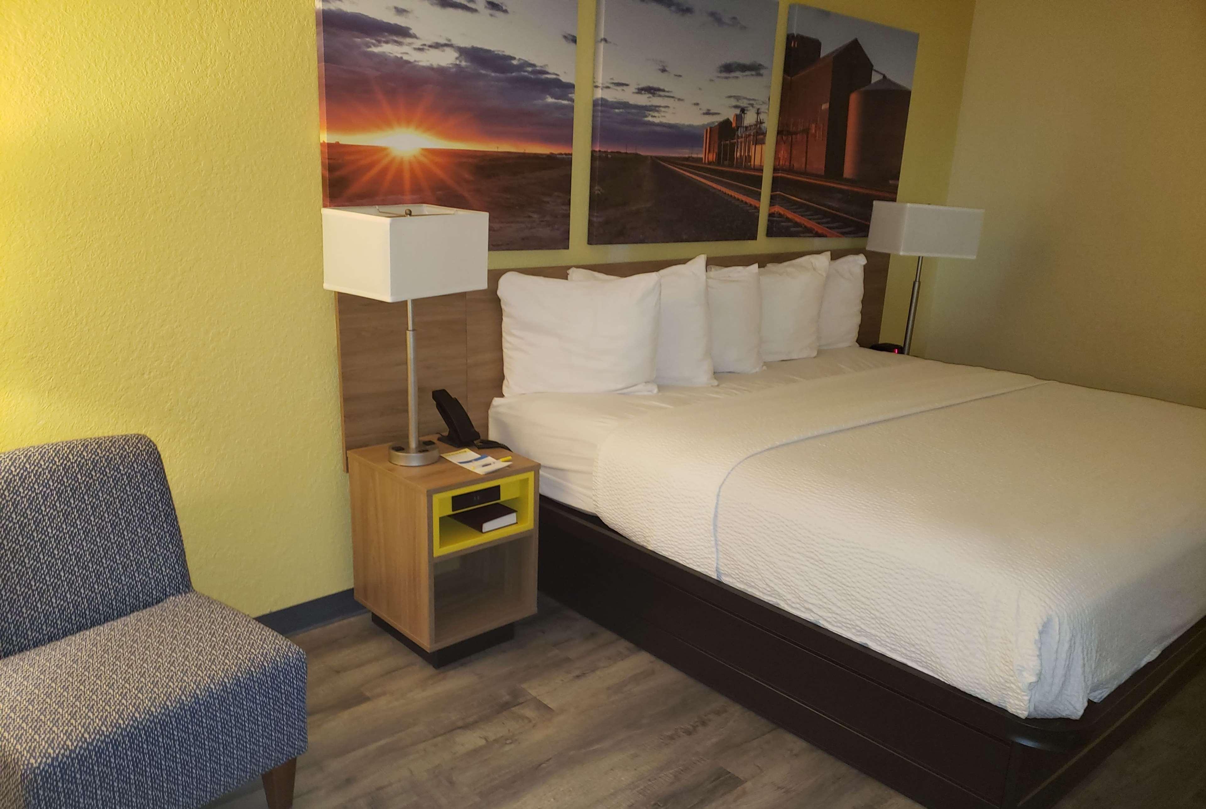 Days Inn & Suites By Wyndham קלוביס מראה חיצוני תמונה