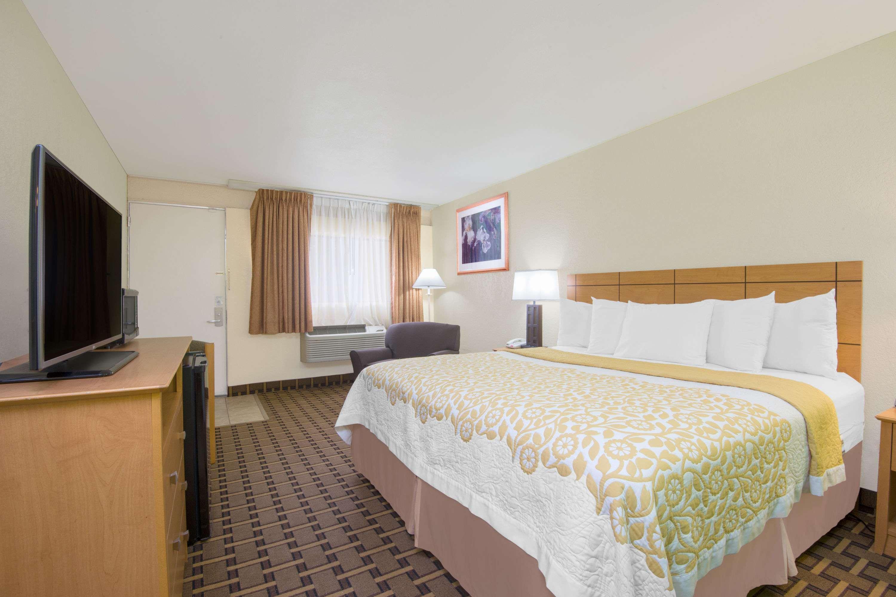 Days Inn & Suites By Wyndham קלוביס מראה חיצוני תמונה