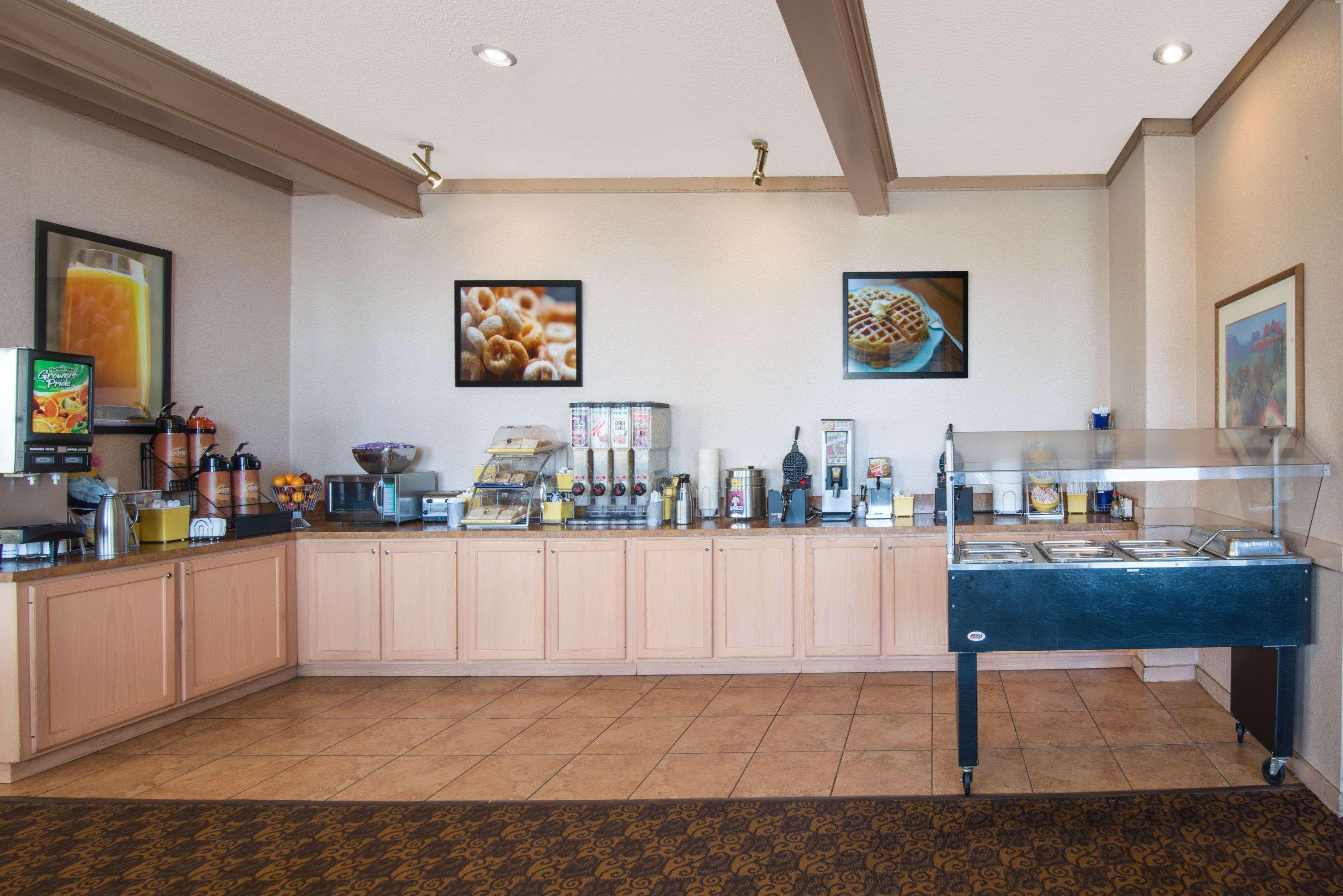 Days Inn & Suites By Wyndham קלוביס מראה חיצוני תמונה