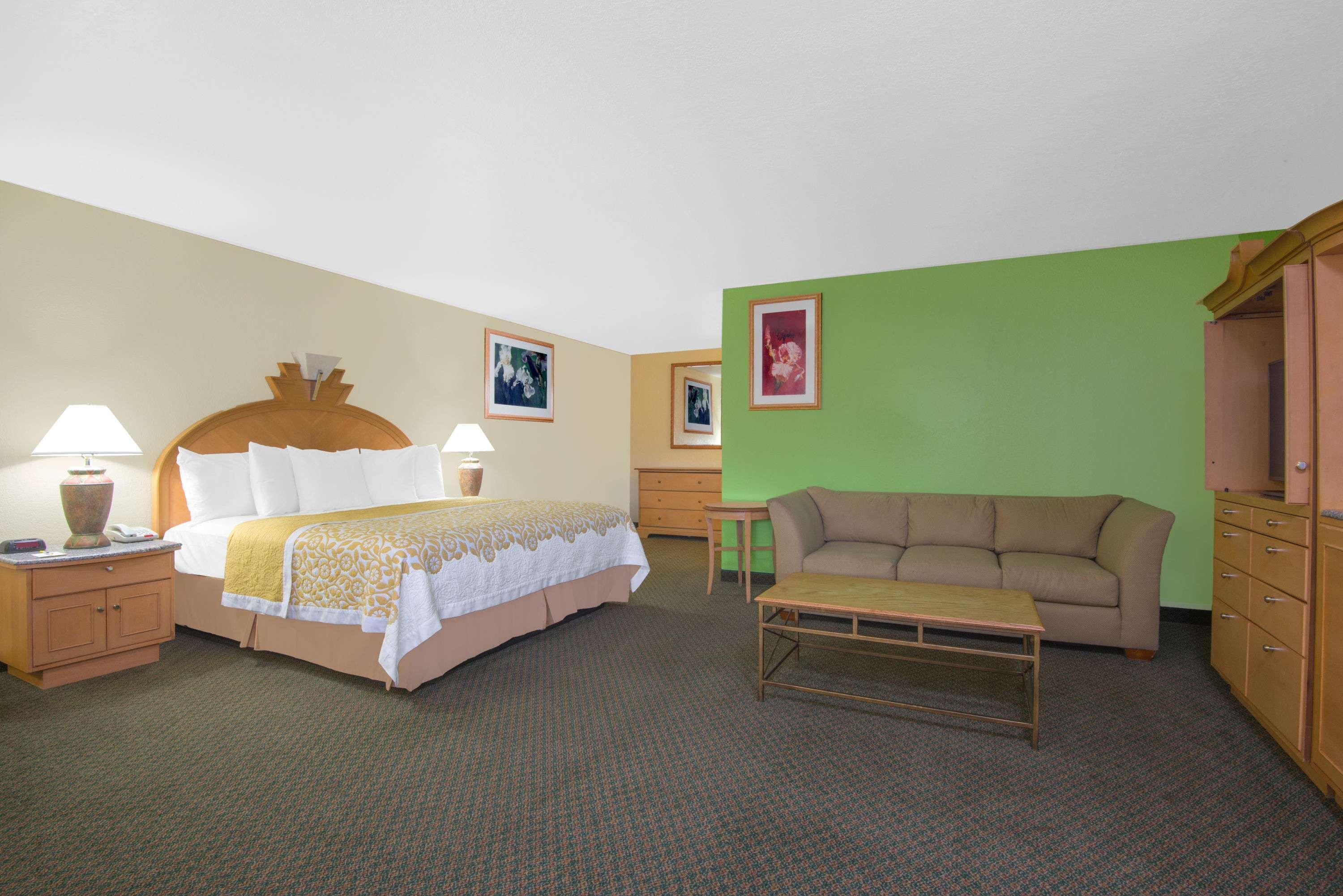 Days Inn & Suites By Wyndham קלוביס מראה חיצוני תמונה