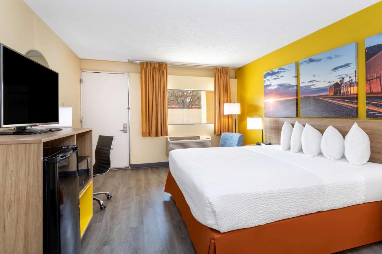 Days Inn & Suites By Wyndham קלוביס מראה חיצוני תמונה