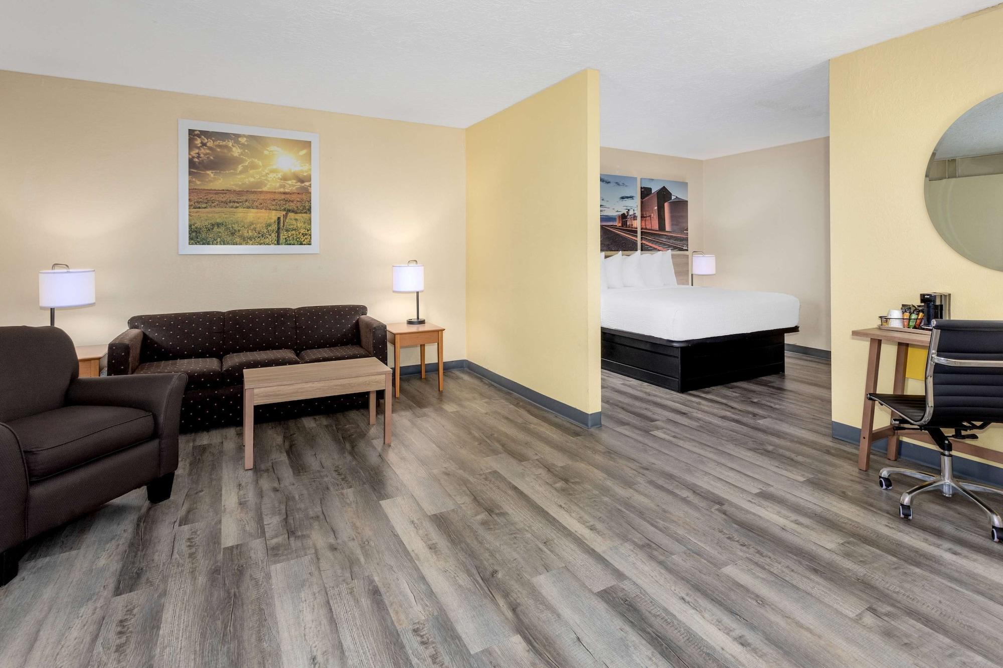 Days Inn & Suites By Wyndham קלוביס מראה חיצוני תמונה