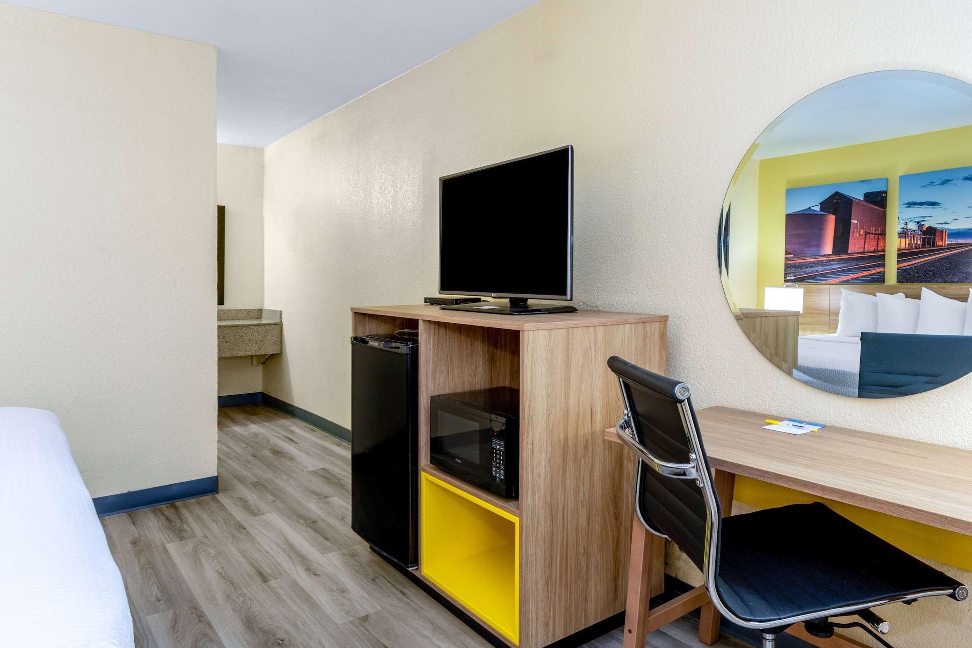 Days Inn & Suites By Wyndham קלוביס מראה חיצוני תמונה