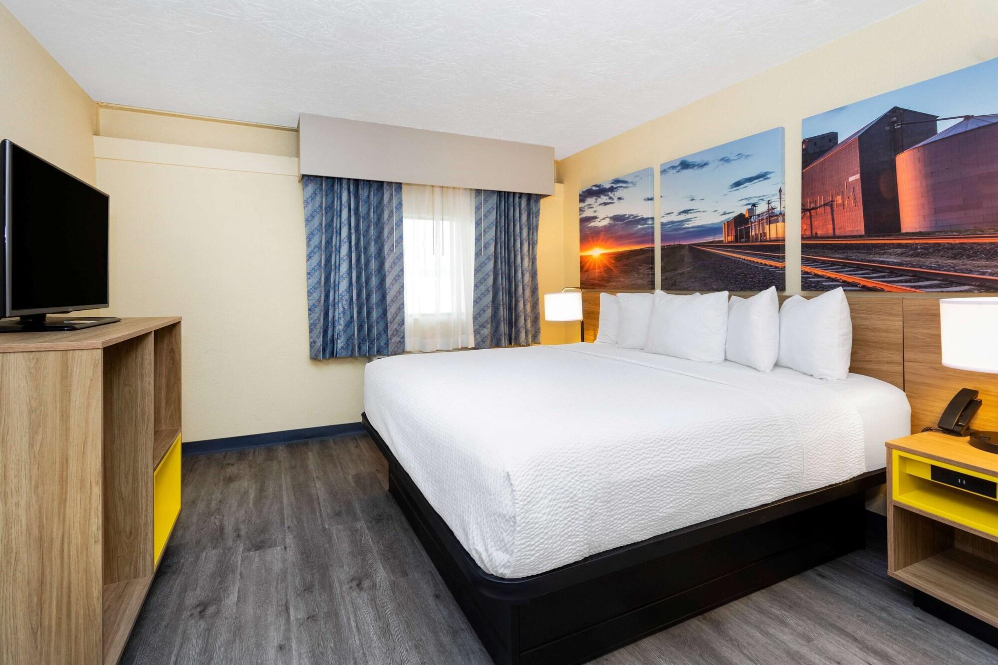 Days Inn & Suites By Wyndham קלוביס מראה חיצוני תמונה