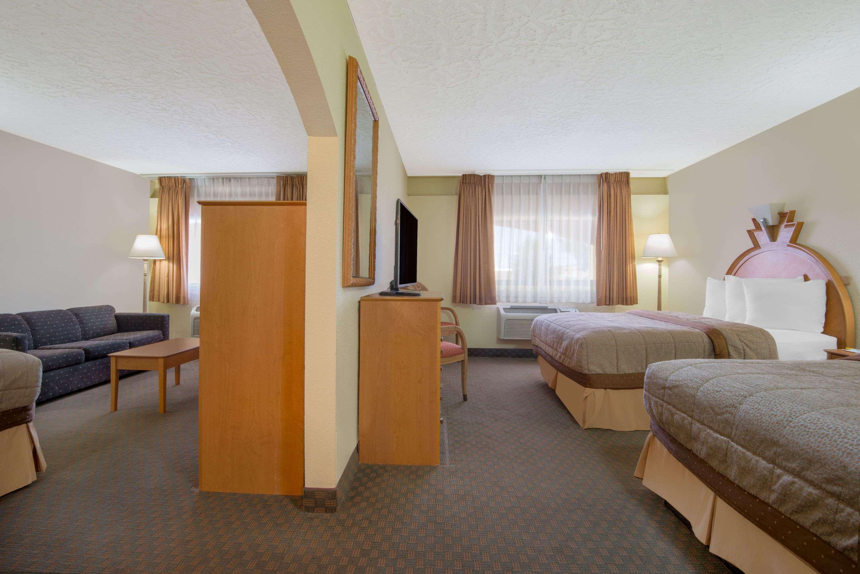 Days Inn & Suites By Wyndham קלוביס מראה חיצוני תמונה