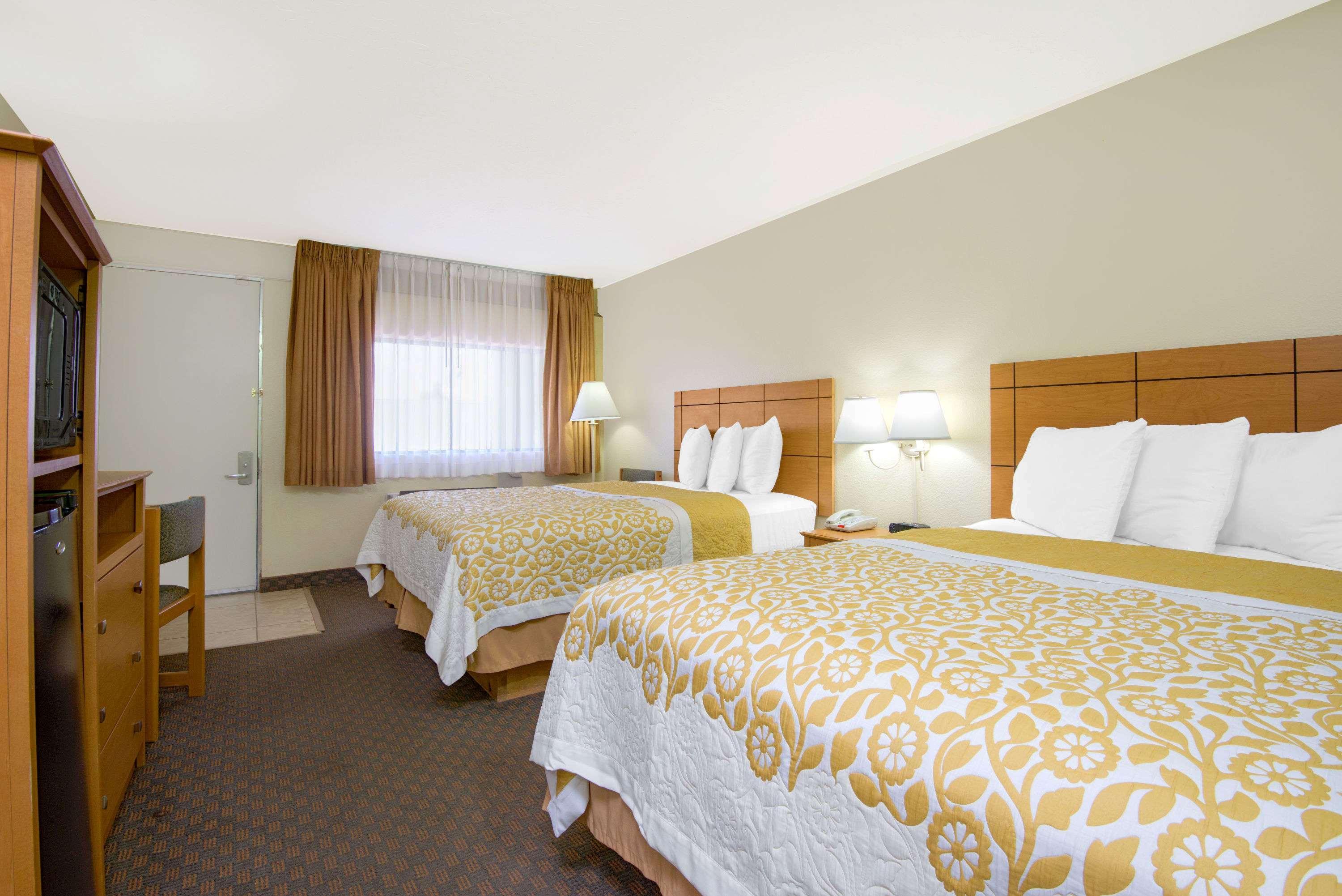 Days Inn & Suites By Wyndham קלוביס מראה חיצוני תמונה